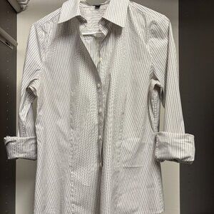 Ann Taylor Fitted Pinstriped Button-Down Blouse Size 8